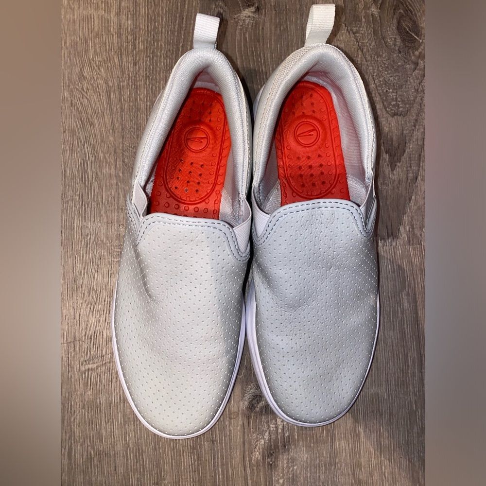 SPEEDO Perforated Casual Slip On Sneakers Gray size 10, NWT